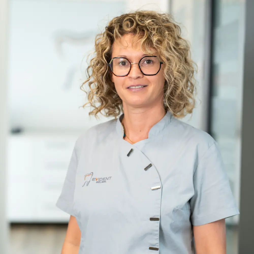 Amélie assistante dentaire qualifiée du cabinet EVIDENT à Romans-sur-Isère